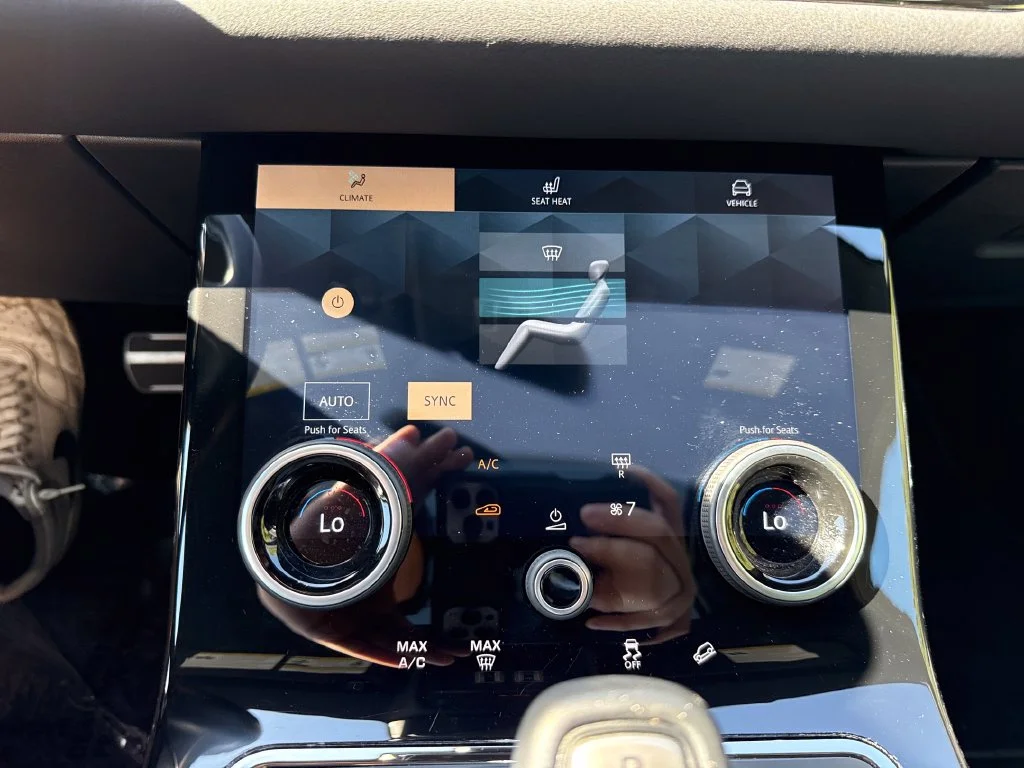 Used 2023 Gold Land Rover R-Dynamic SE image 19