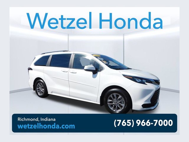 2025 Toyota Sienna LE