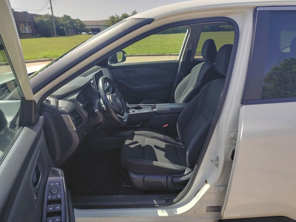 Used 2024 White Nissan S image 5
