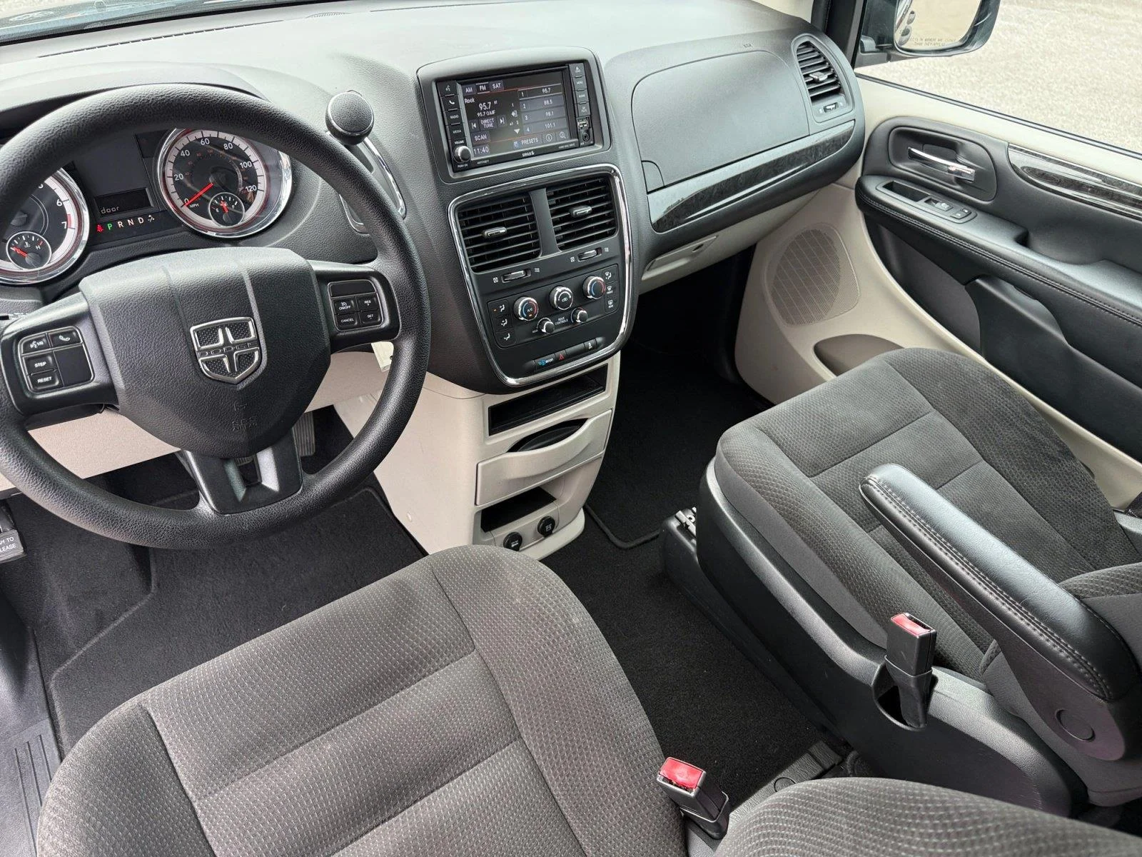 Used 2019 Granite Pearlcoat Dodge SE image 15