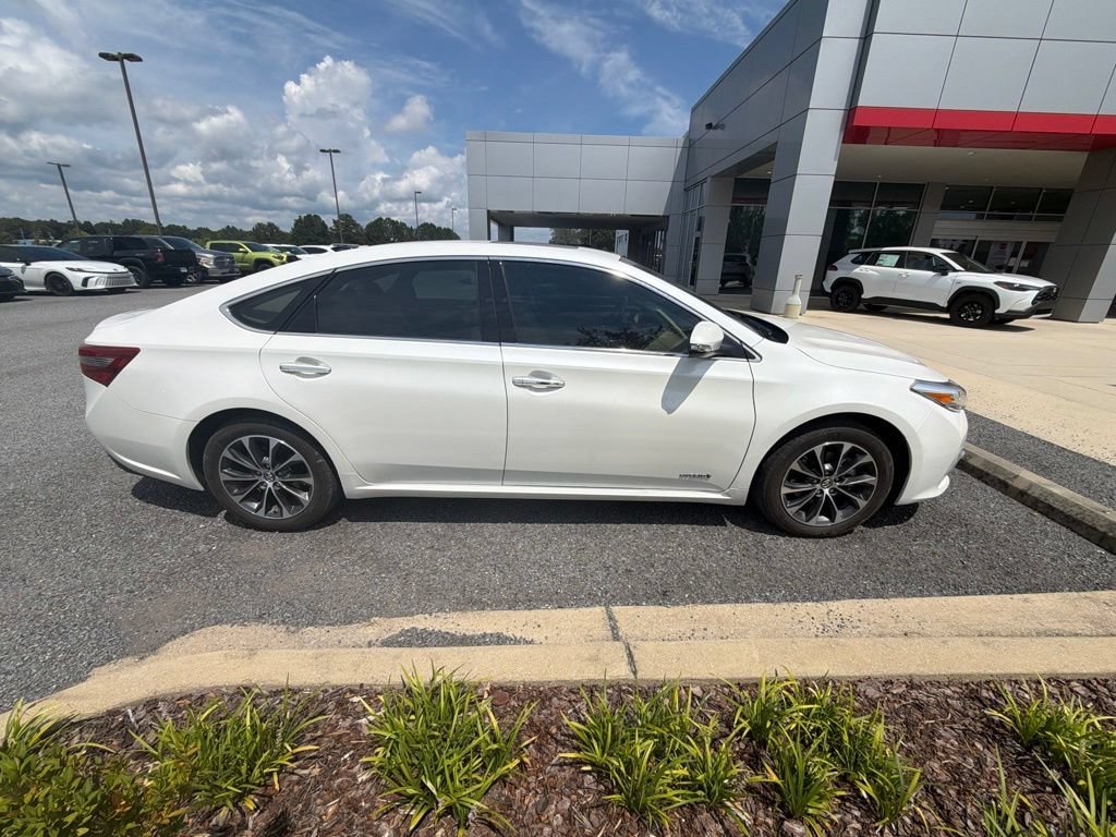 Used 2018 Blizzard Pearl Toyota  image 7