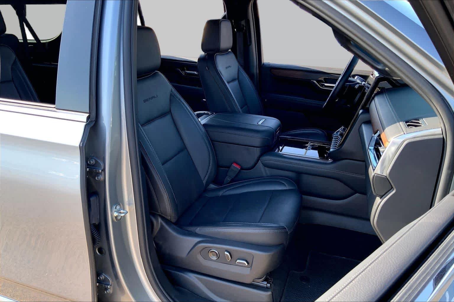 Used 2025 Sterling Metallic GMC Denali image 9