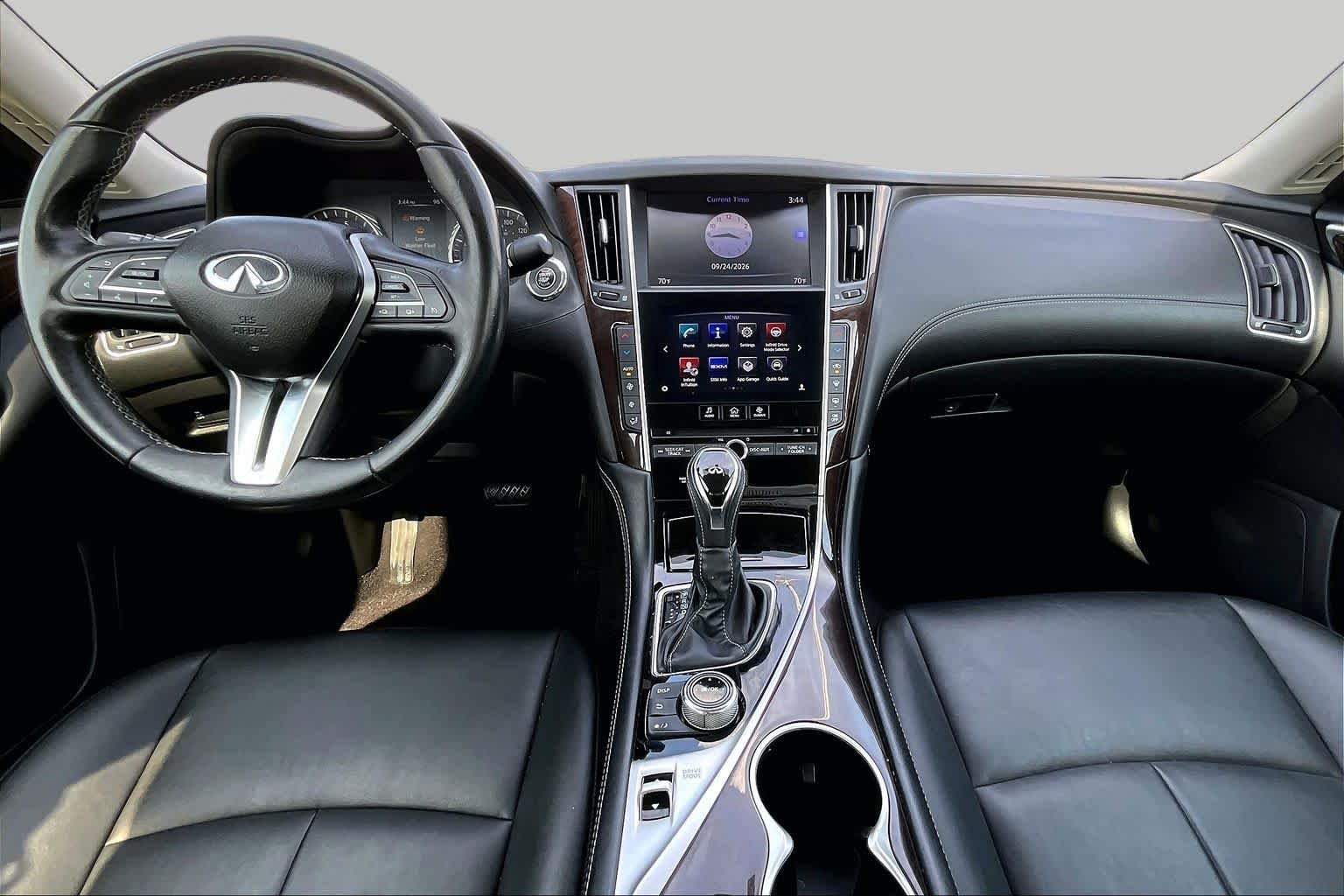 Used 2018 Pure White INFINITI 3.0t LUXE image 16