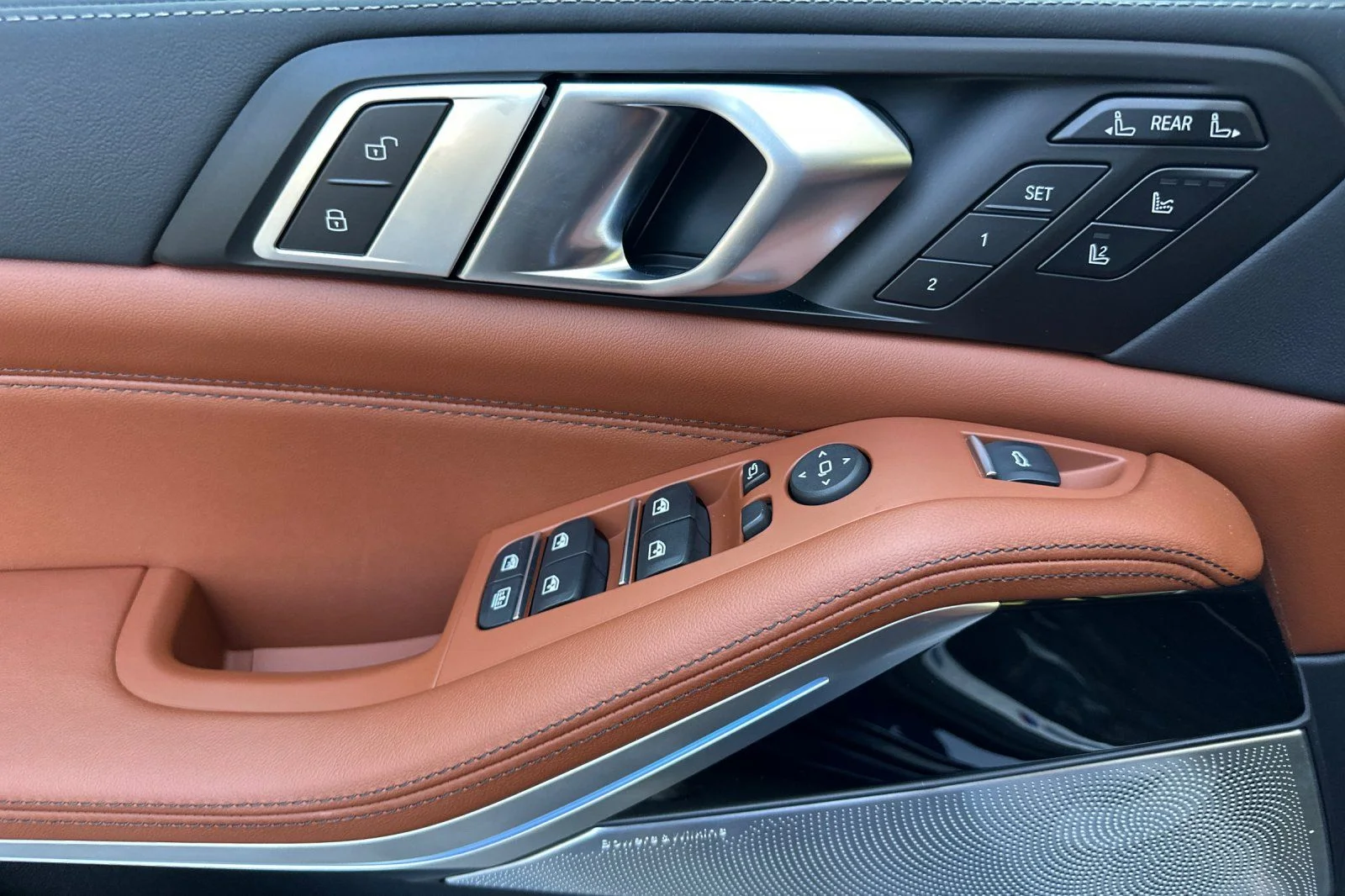New 2026 Tanzanite Blue II Metallic BMW M60i image 8