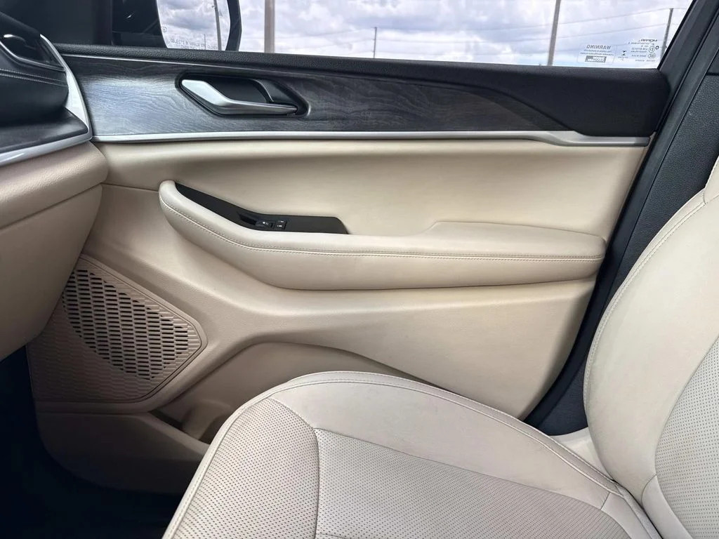 Used 2023 Black Jeep Limited image 28