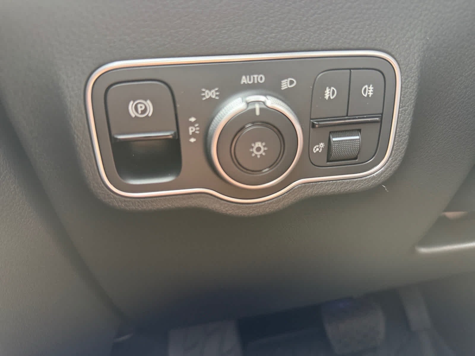 Used 2026 Night Black Mercedes-Benz GLA 250 image 23