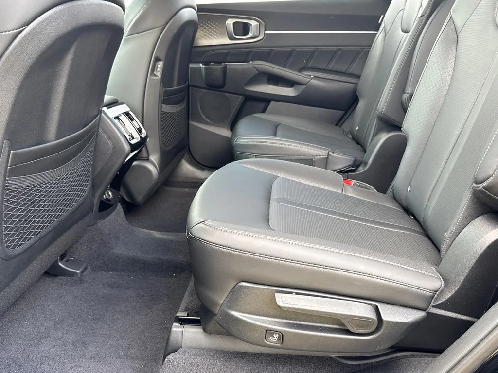 2025 Kia Sorento SX - Photo 21