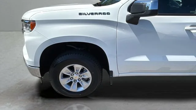 Used 2026 Summit White Chevrolet LT image 38