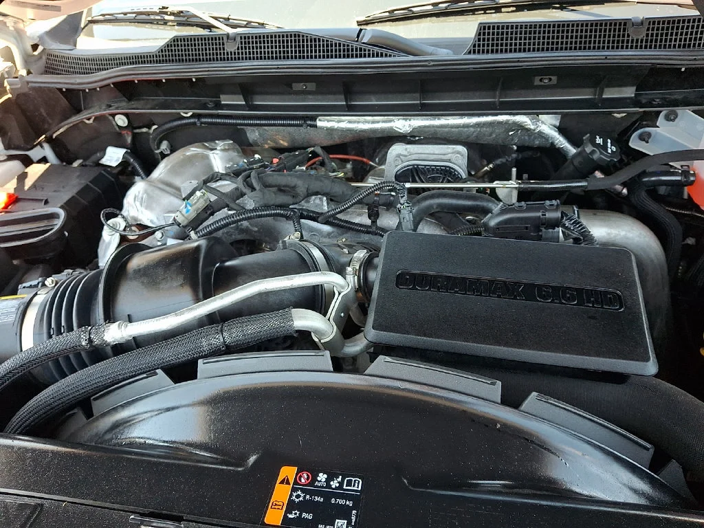 Used 2025 Summit White Chevrolet LT image 30