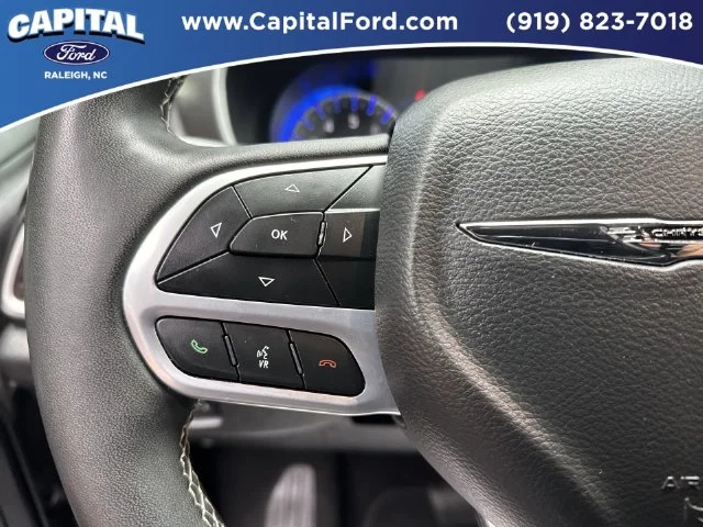 Used 2025 White Chrysler Select image 21