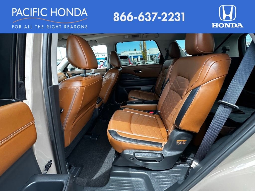 Used 2023 Beige Nissan Platinum image 21