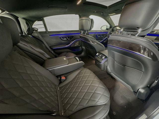 New 2026 MANUFAKTUR Moonlight White Metallic Mercedes-Benz S 580 image 60