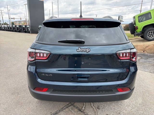 New 2026 Fathom Blue Pearl-Coat Exterior Paint Jeep Latitude image 7