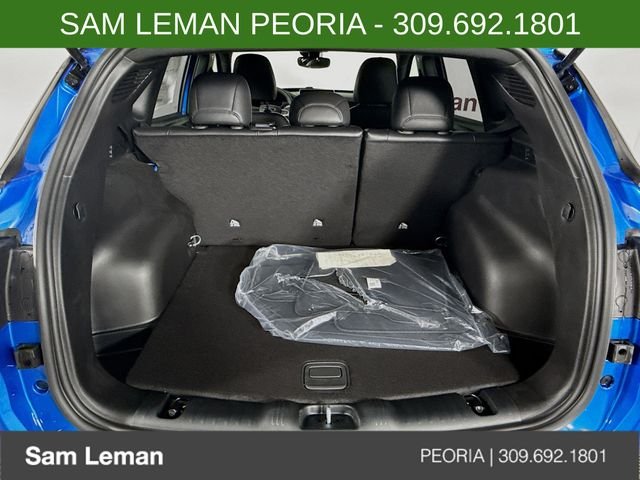 New 2026 Hydro Blue Pearlcoat Jeep Latitude image 21