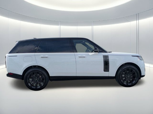 New 2027 White Land Rover SE image 7