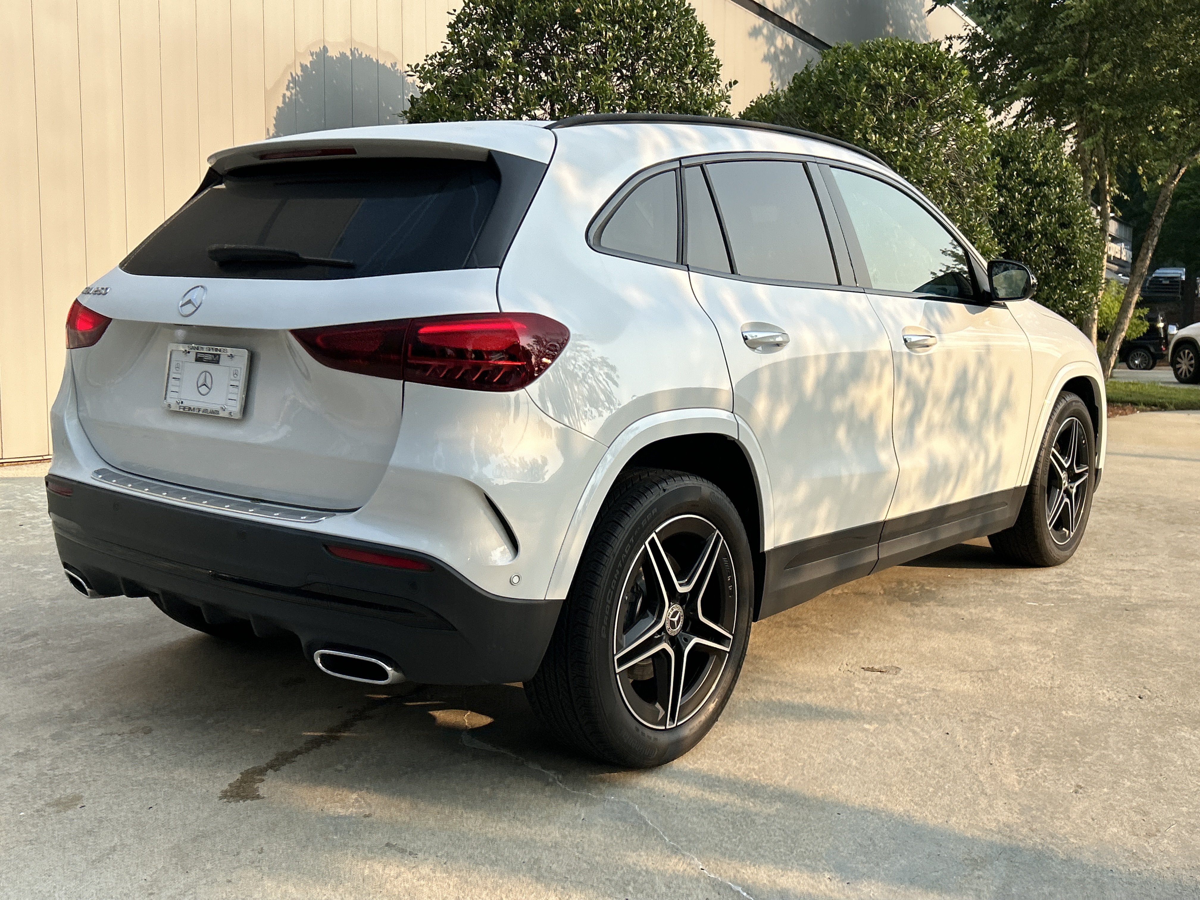 Certified Used 2024 Digital White Metallic Mercedes-Benz GLA 250 SUV image 6