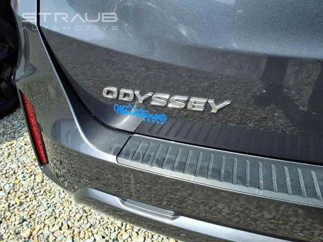 Used 2025 Solar Silver Metallic Honda EX-L image 27