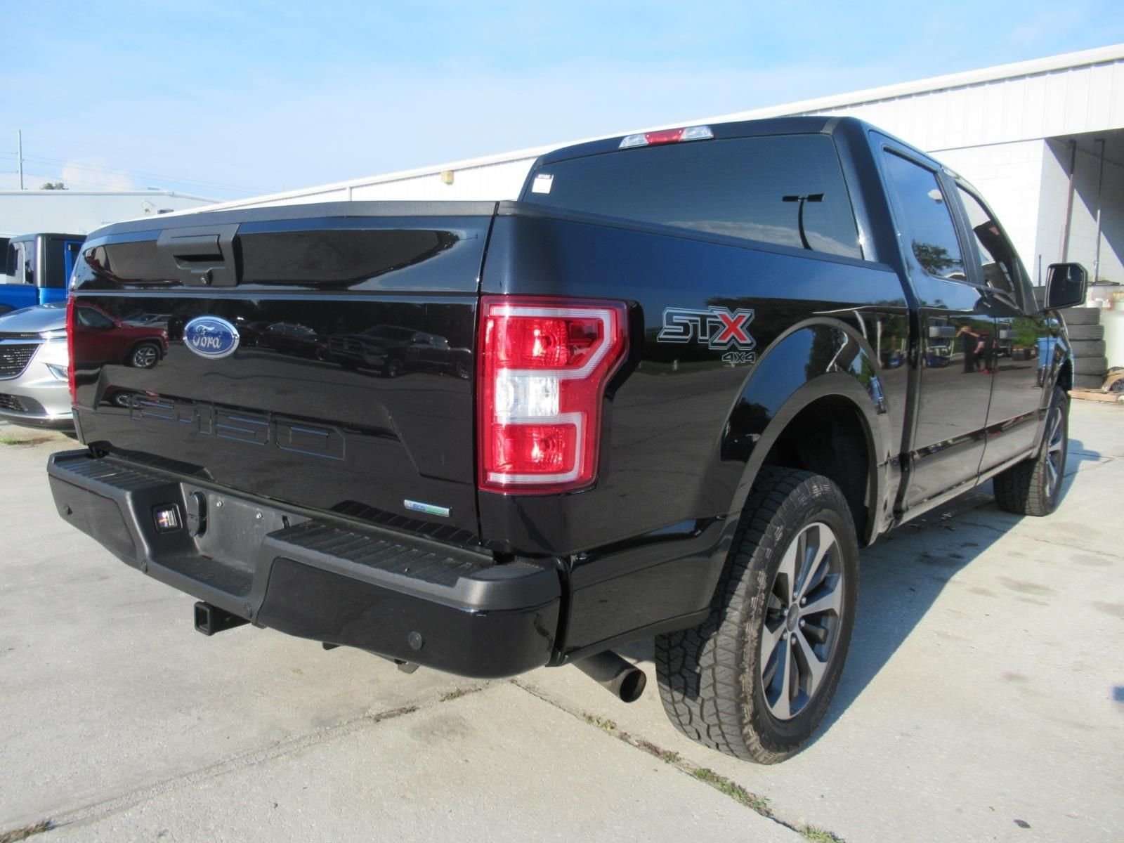 Used 2020 Black Ford XL image 7