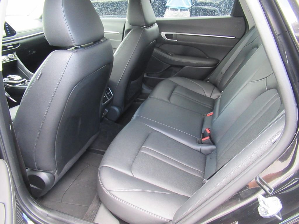 Used 2022 Black Hyundai Limited image 35