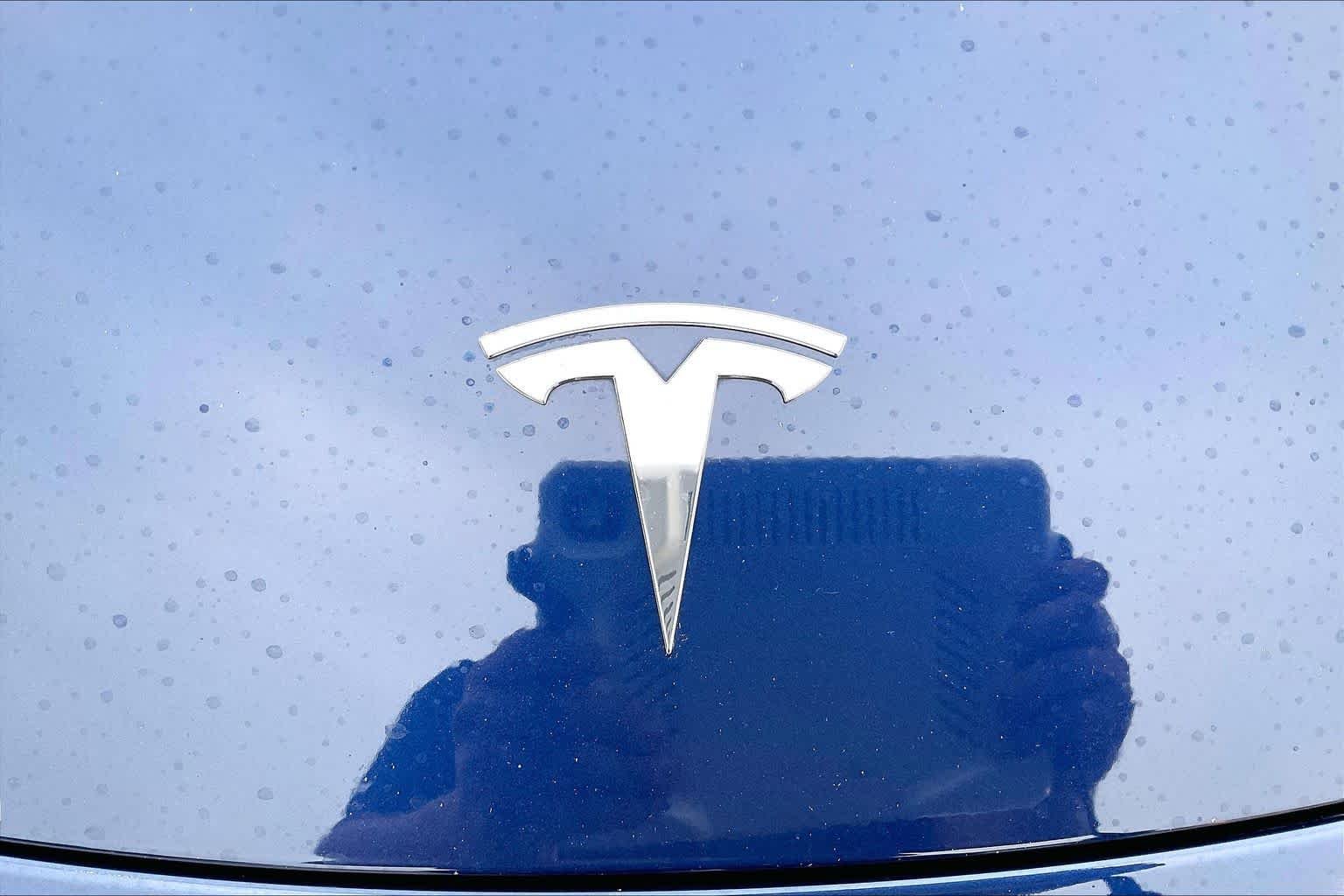 Used 2018 Deep Blue Metallic Tesla Long Range Battery image 25