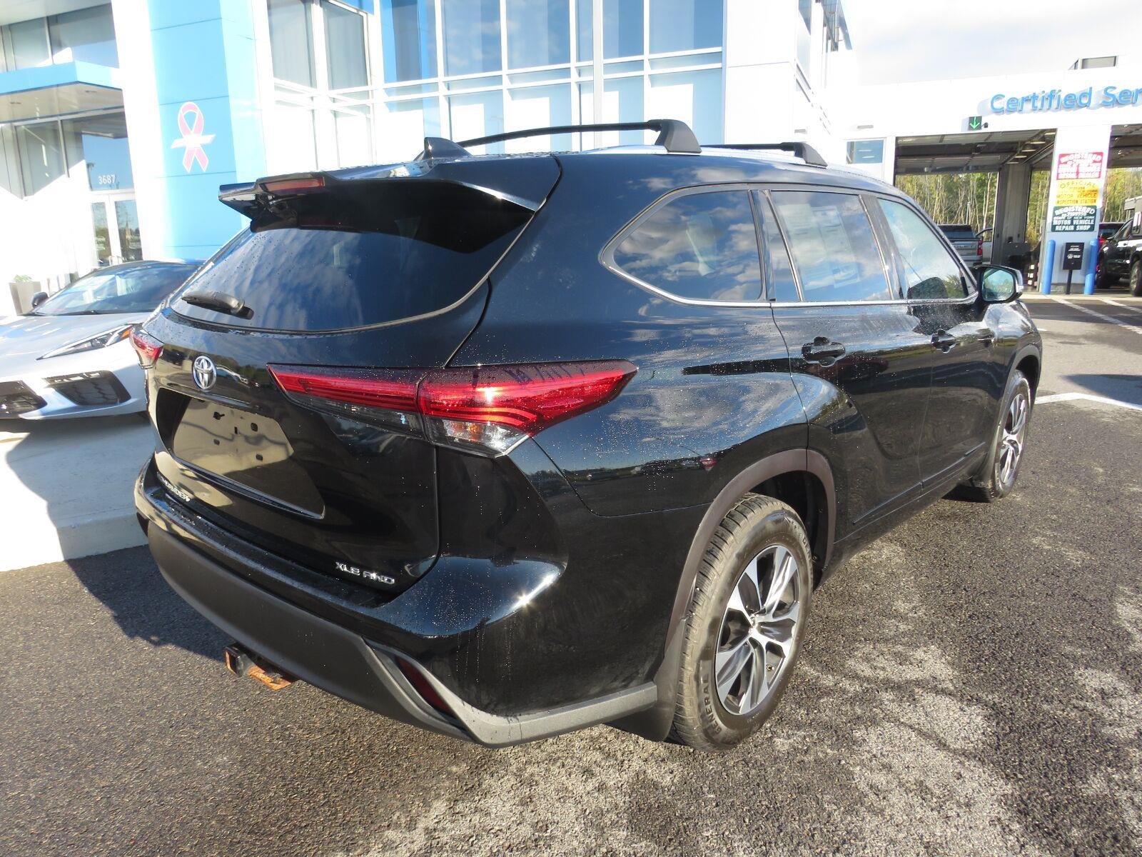 Used 2020 Midnight Black Metallic Toyota XLE image 6