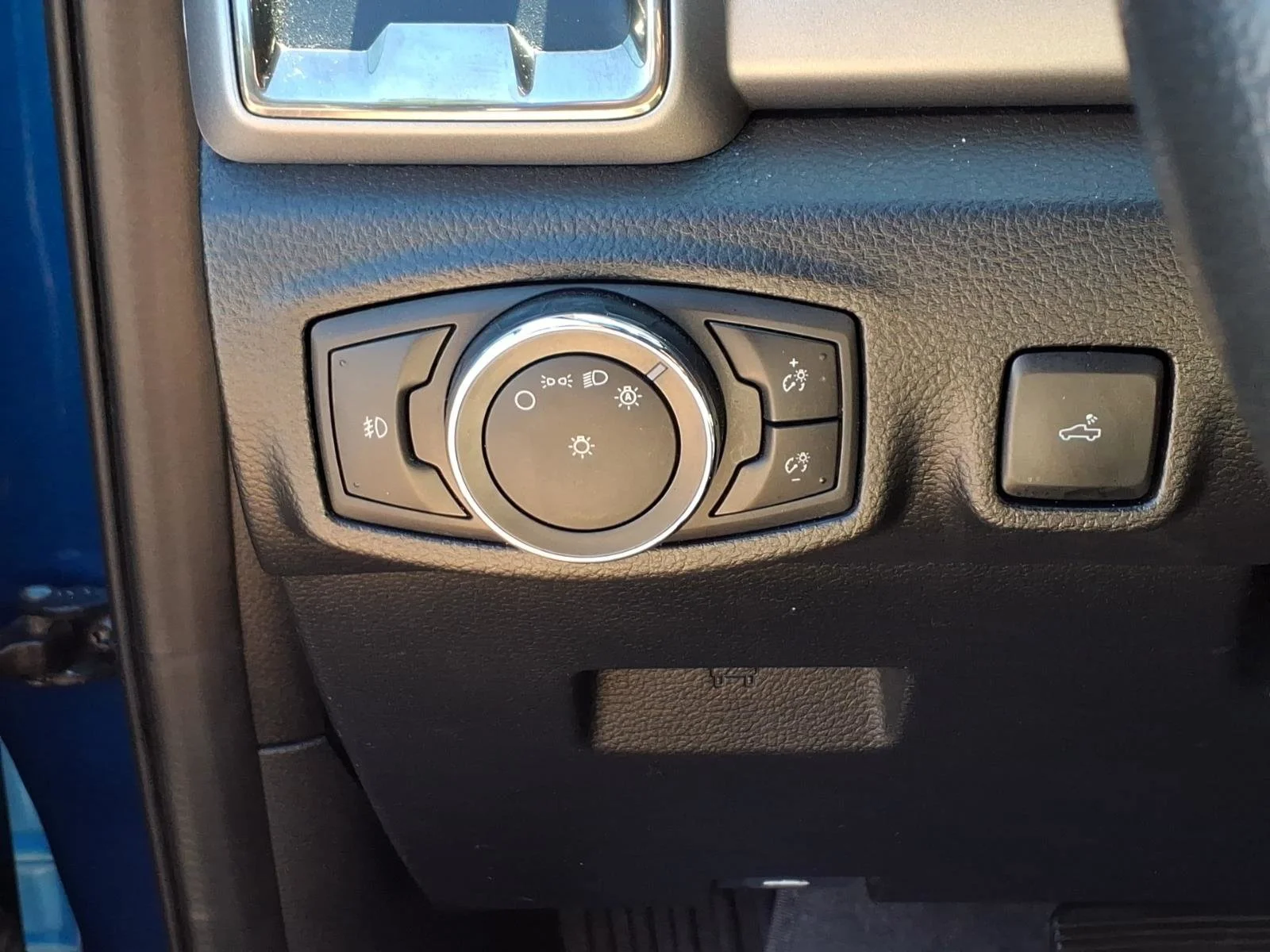 Used 2020 Lightning Blue Metallic Ford XLT image 23