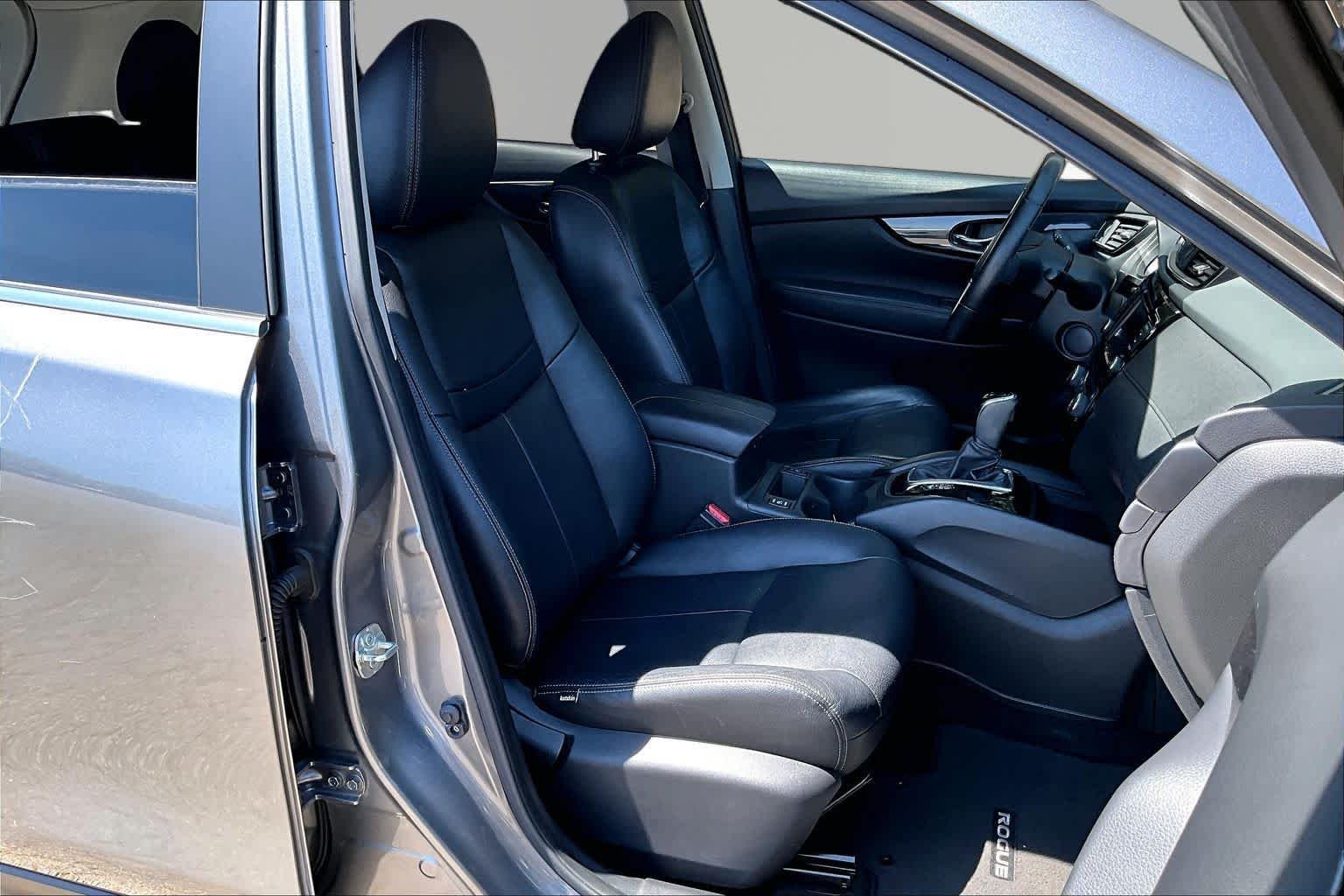Used 2019 Gun Metallic Nissan SV image 9