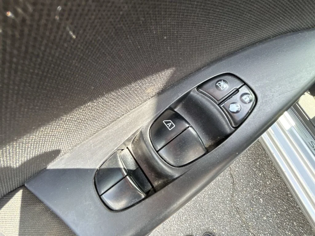Used 2015 Silver Nissan S image 15