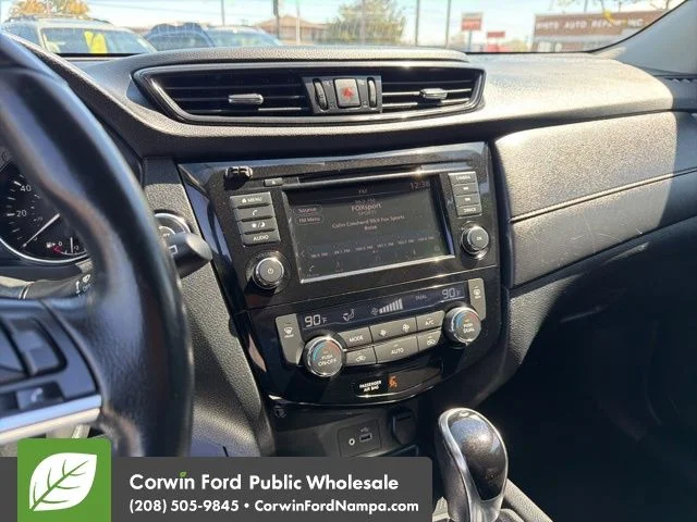 Used 2018 Green Nissan SV image 19