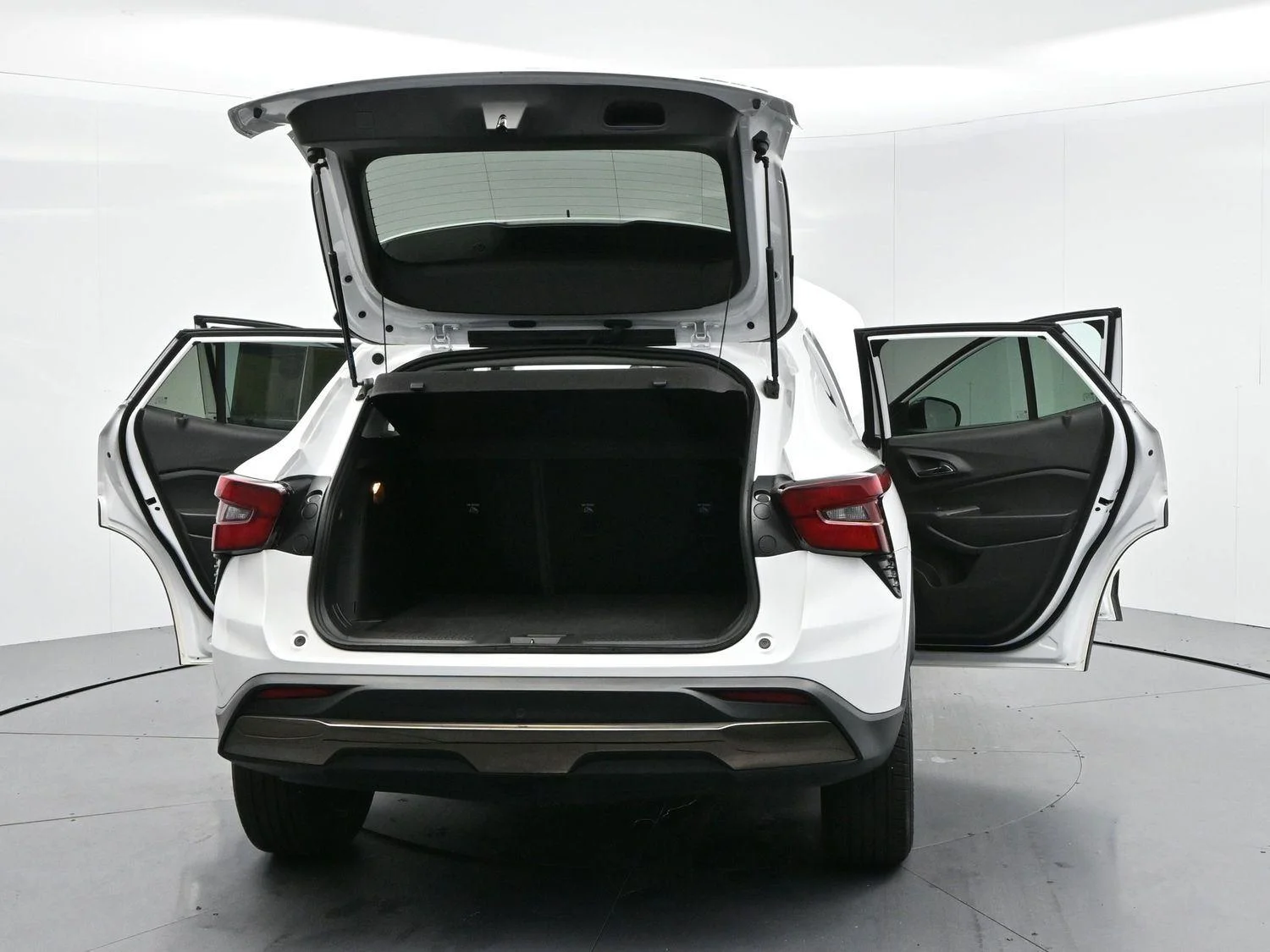Used 2025 Summit White Chevrolet ACTIV image 40