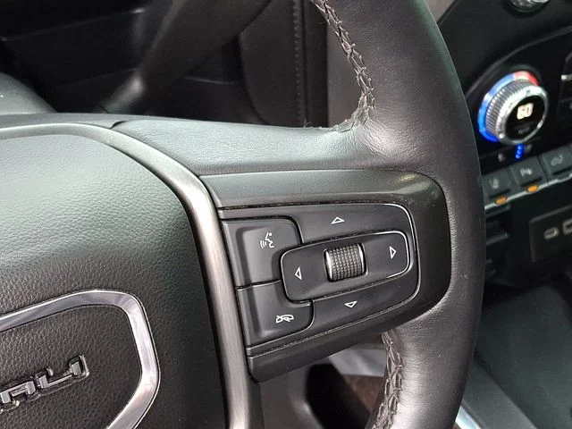 Used 2022 Silver GMC Denali image 21
