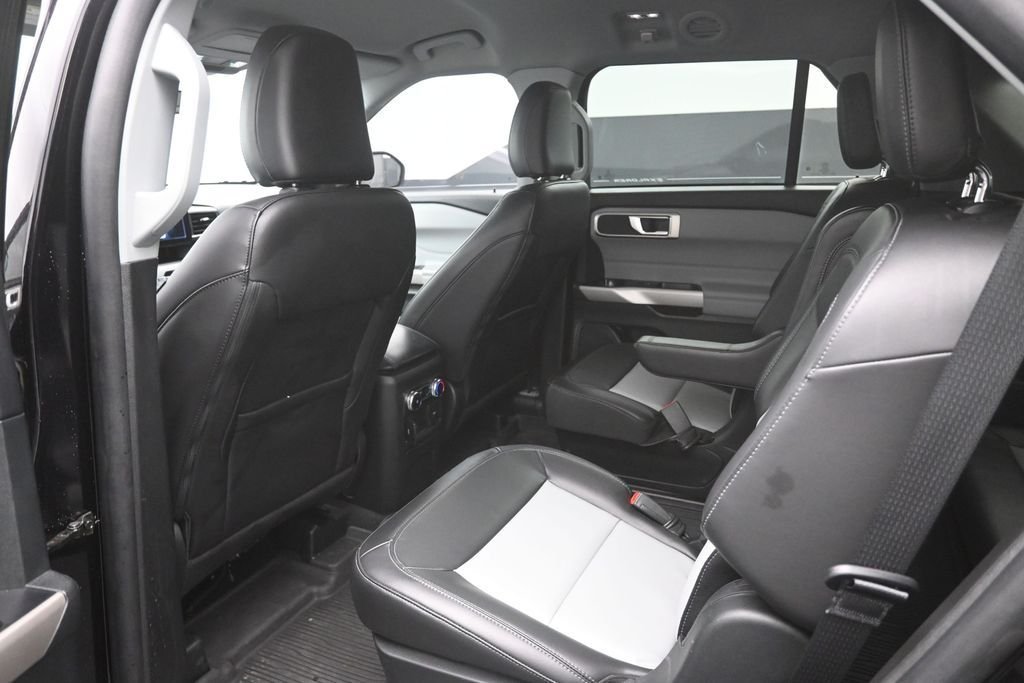 Used 2023 Black Ford XLT image 2