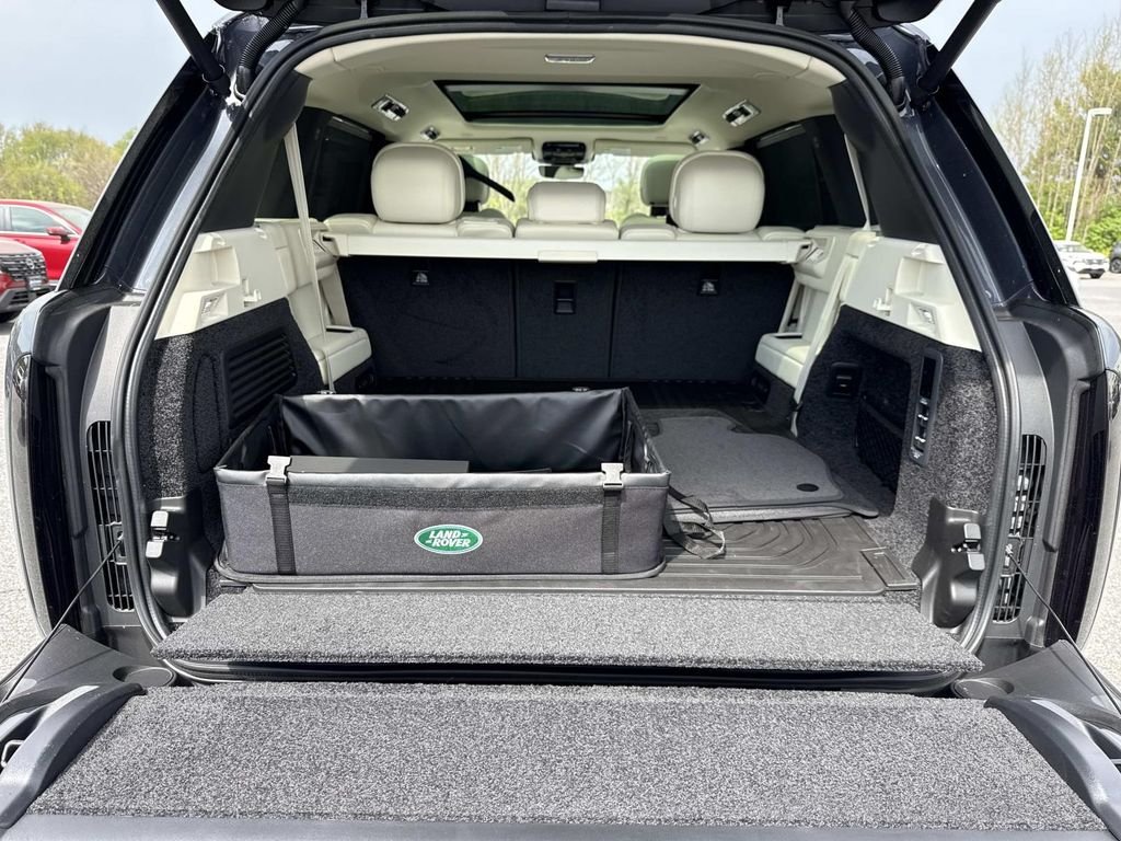New 2026 Varesine Blue Land Rover SE 7 Seats image 15