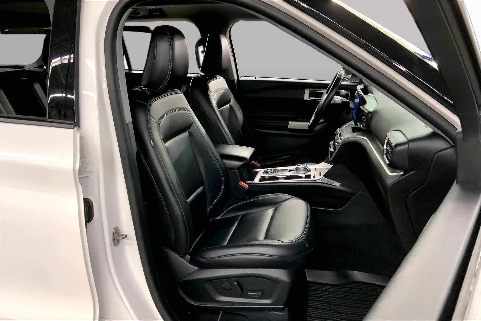 Used 2023 Star White Metallic Tri-Coat Ford XLT image 8
