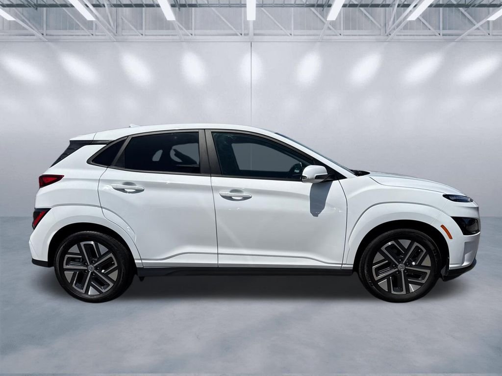 Used 2023 White Hyundai SEL image 3