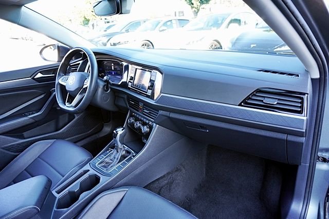 Used 2024 Gray Volkswagen 1.5T SE image 9