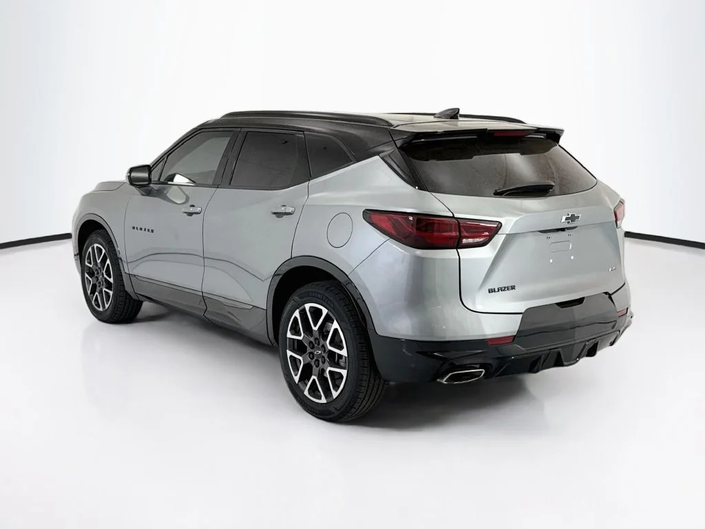 Used 2023 Gray Chevrolet RS image 7