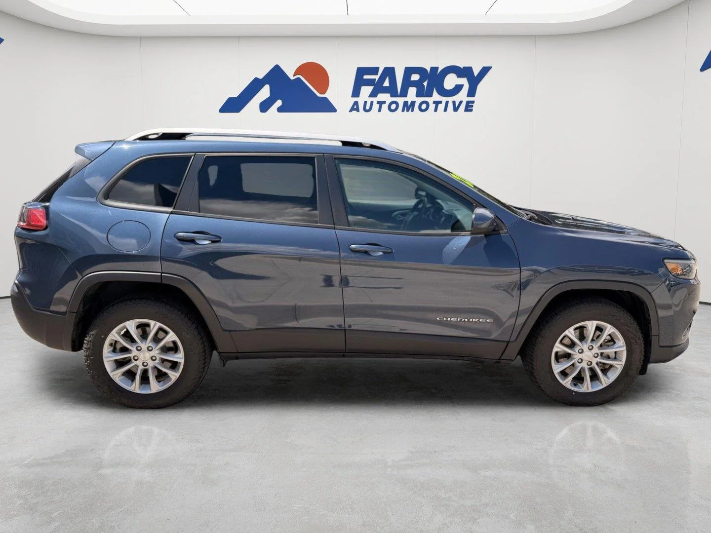 Used 2020 Slate Blue Pearlcoat Jeep Latitude image 6