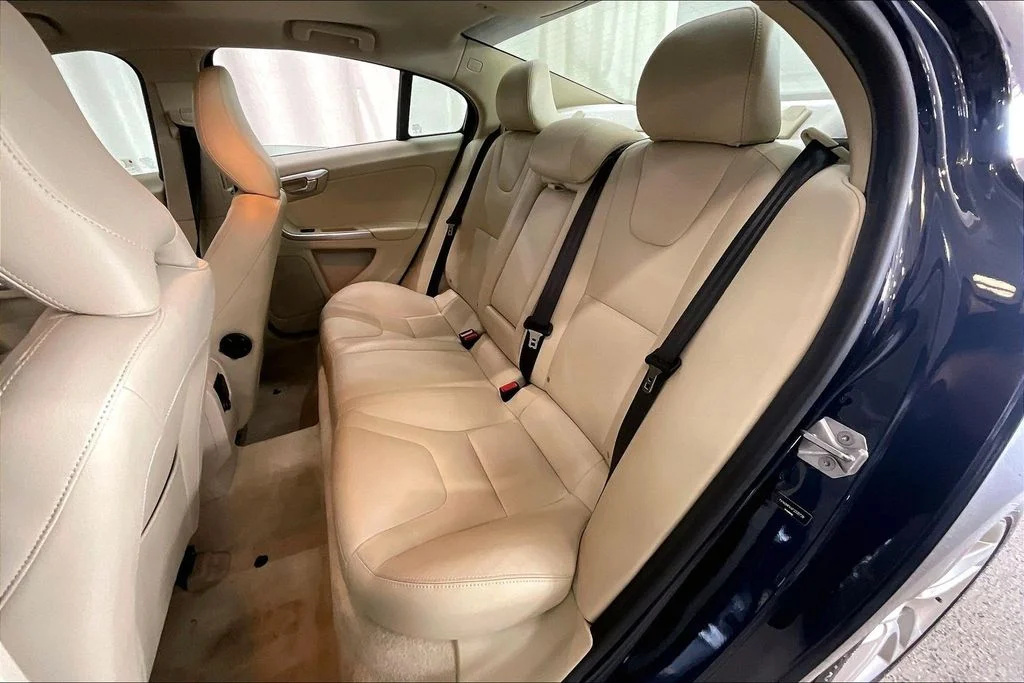 Used 2015 Blue Volvo T5 Premier image 26