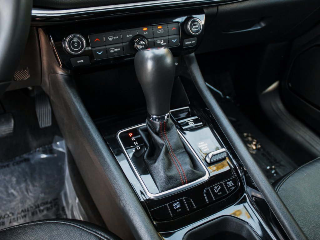 Used 2024  Jeep Trailhawk image 18