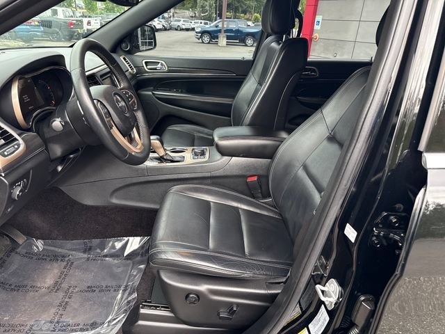 Used 2017 Diamond Black Crystal Pearlcoat Jeep Limited image 14