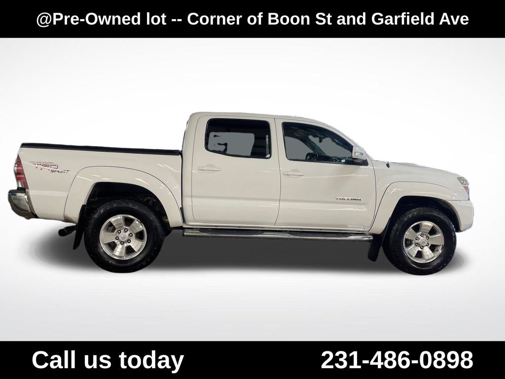 Used 2013 White Toyota Base image 6