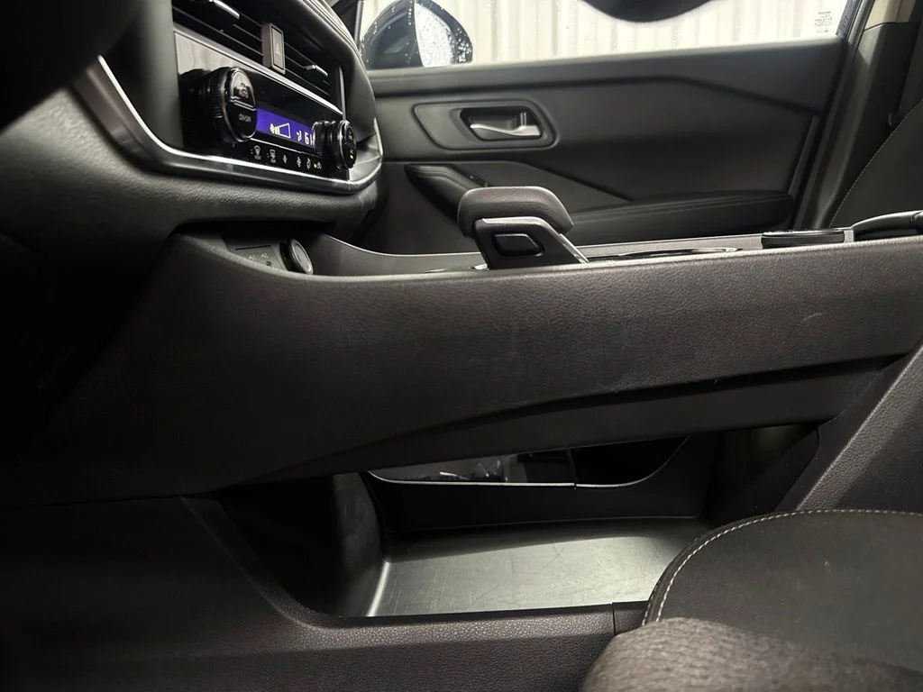 Used 2024 Deep Ocean Blue Pearl Nissan SV image 38