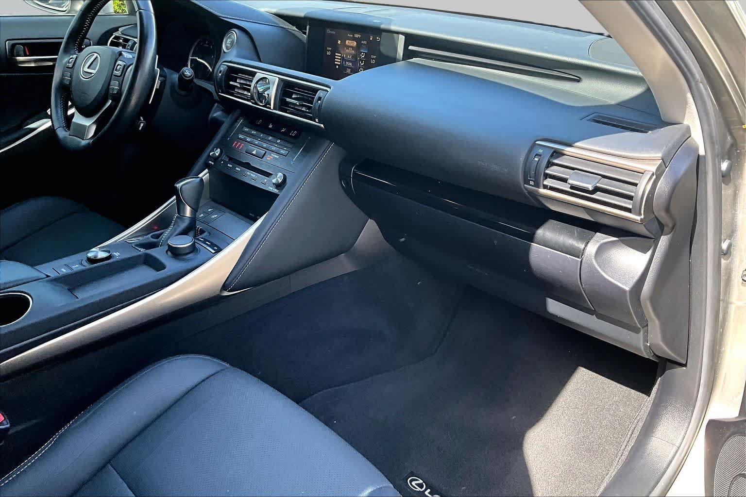 Used 2019 Atomic Silver Lexus  image 19