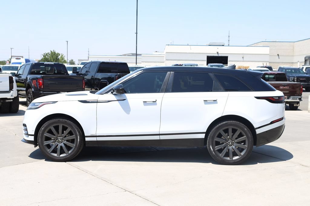 Used 2018 White Land Rover R-Dynamic SE image 3
