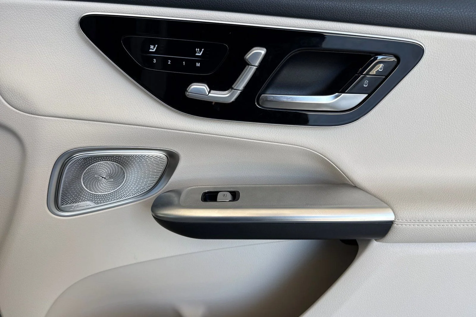 Certified Used 2026 White Mercedes-Benz GLC 300 image 21