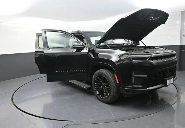 New 2026 High Gloss Black Exterior Paint Jeep Limited Reserve image 30