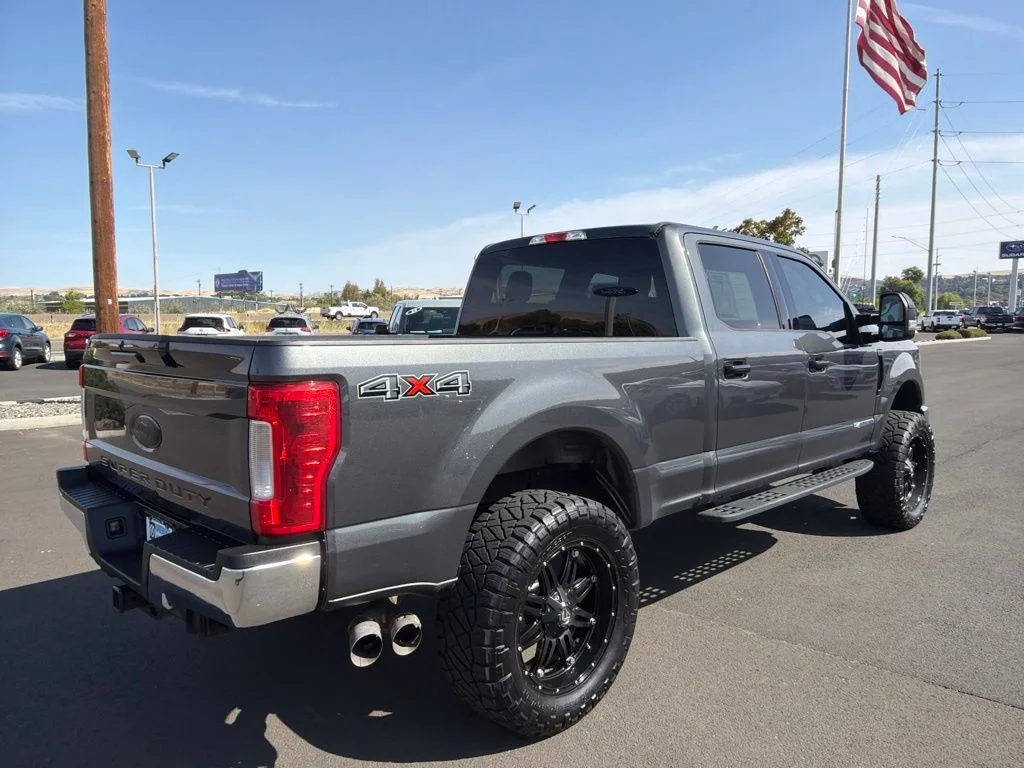 Used 2019 Magnetic Metallic Ford XLT image 5
