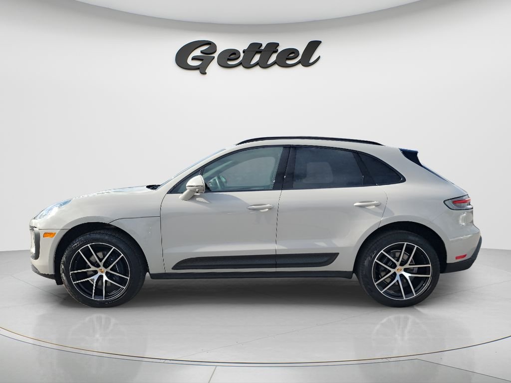 Used 2025  Porsche Base image 8