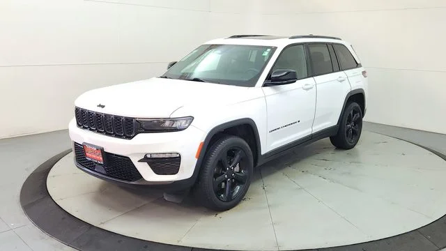 Used 2024 White Jeep Limited image 3
